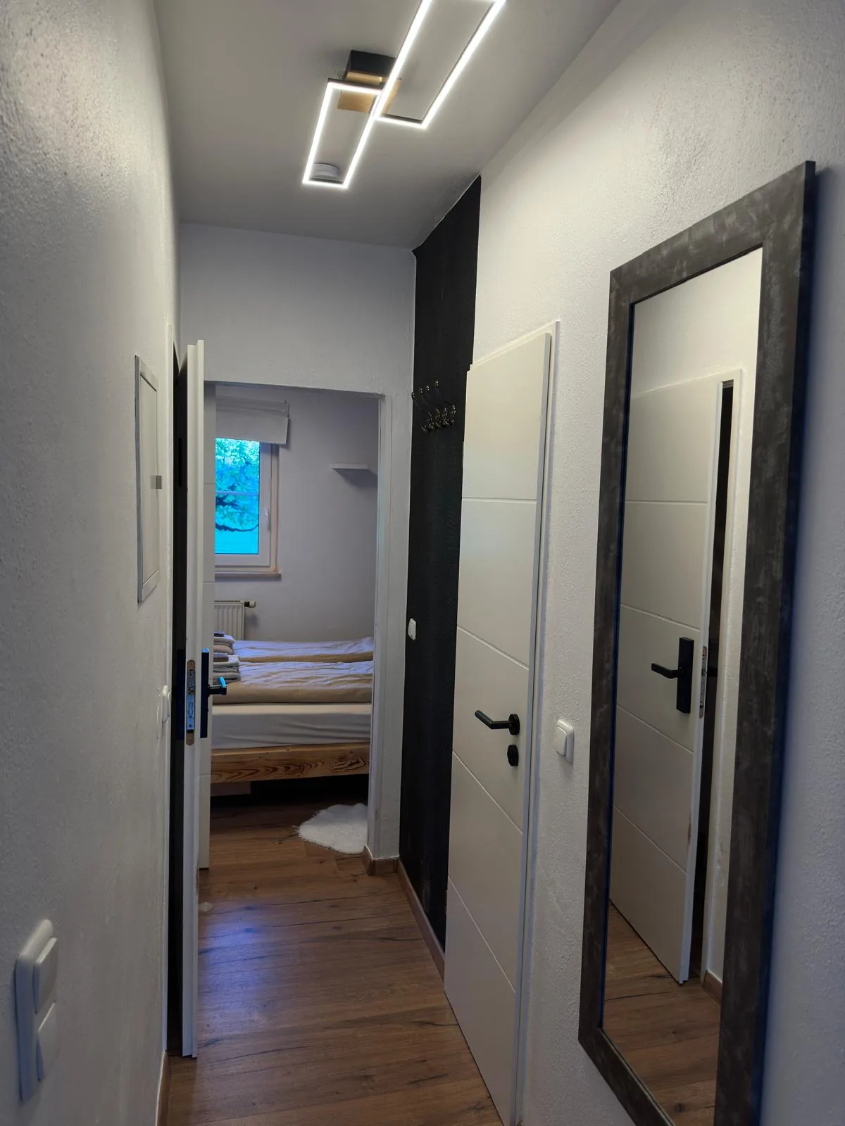 Flur der Ferienwohnung Königstandblick mit Spiegel