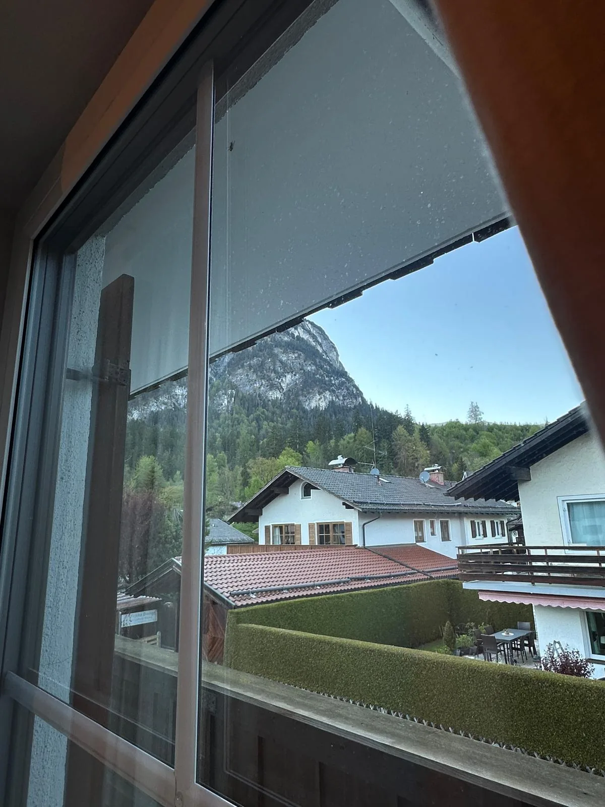 Blick aus dem Fenster der Ferienwohnung Kramerblick bei Tag