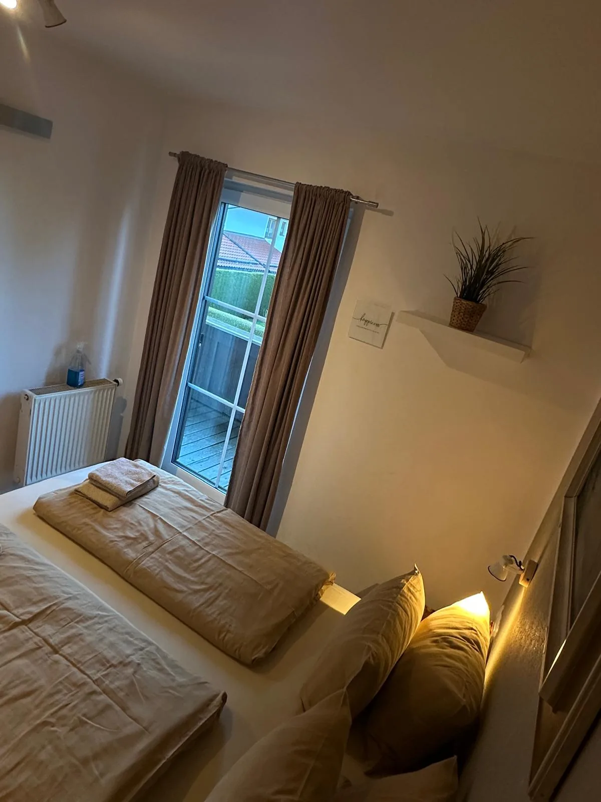 Schlafzimmer der Ferienwohnung Kramerblick bei Tageslicht