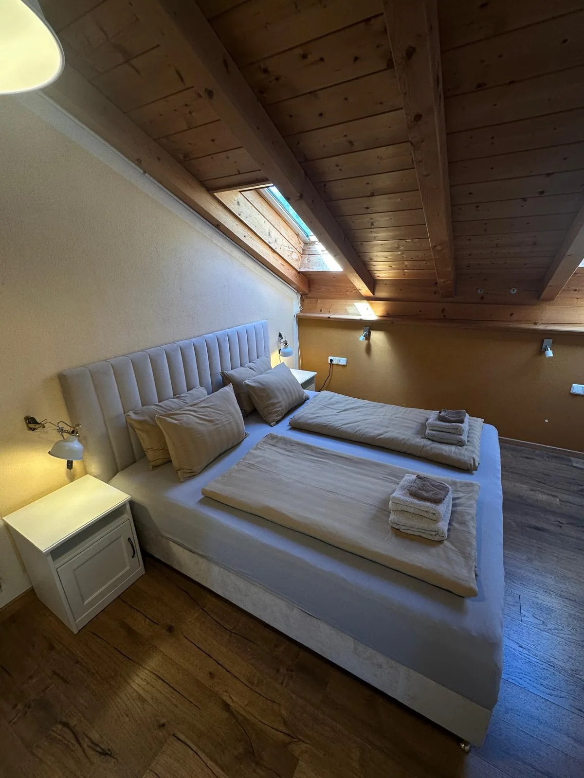 Schlafbereich der Ferienwohnung Schafkopfblick, weitere Ansicht