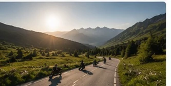 Sonnenaufgang über einer Alpenpassstraße