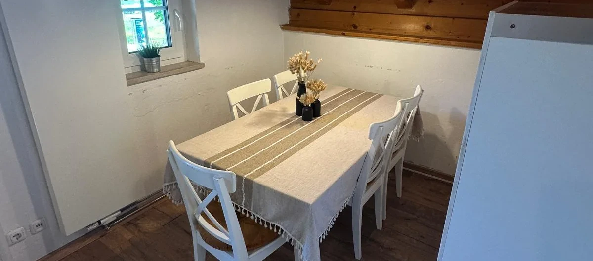 Gemütlicher Essbereich einer Ferienwohnung